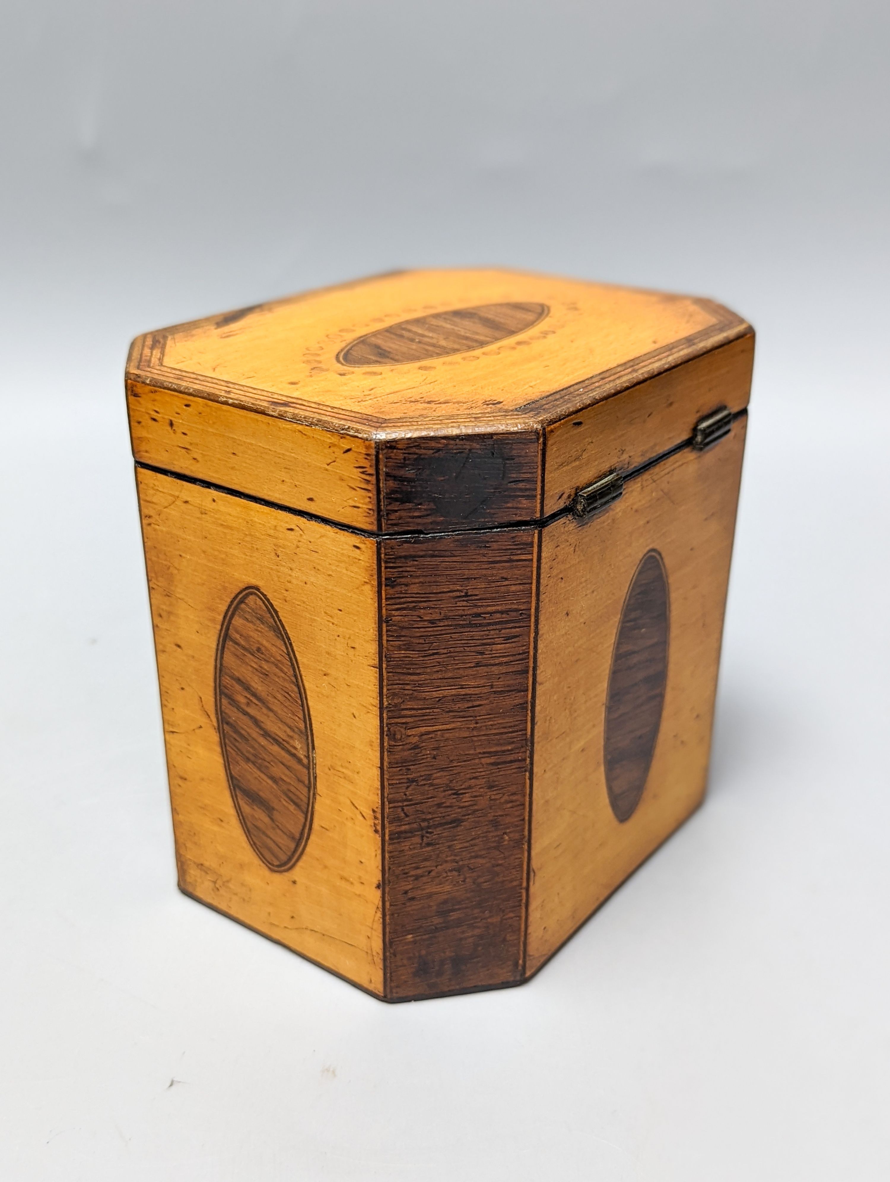 A George III octagonal sycamore and rosewood panelled tea caddy. 13cm